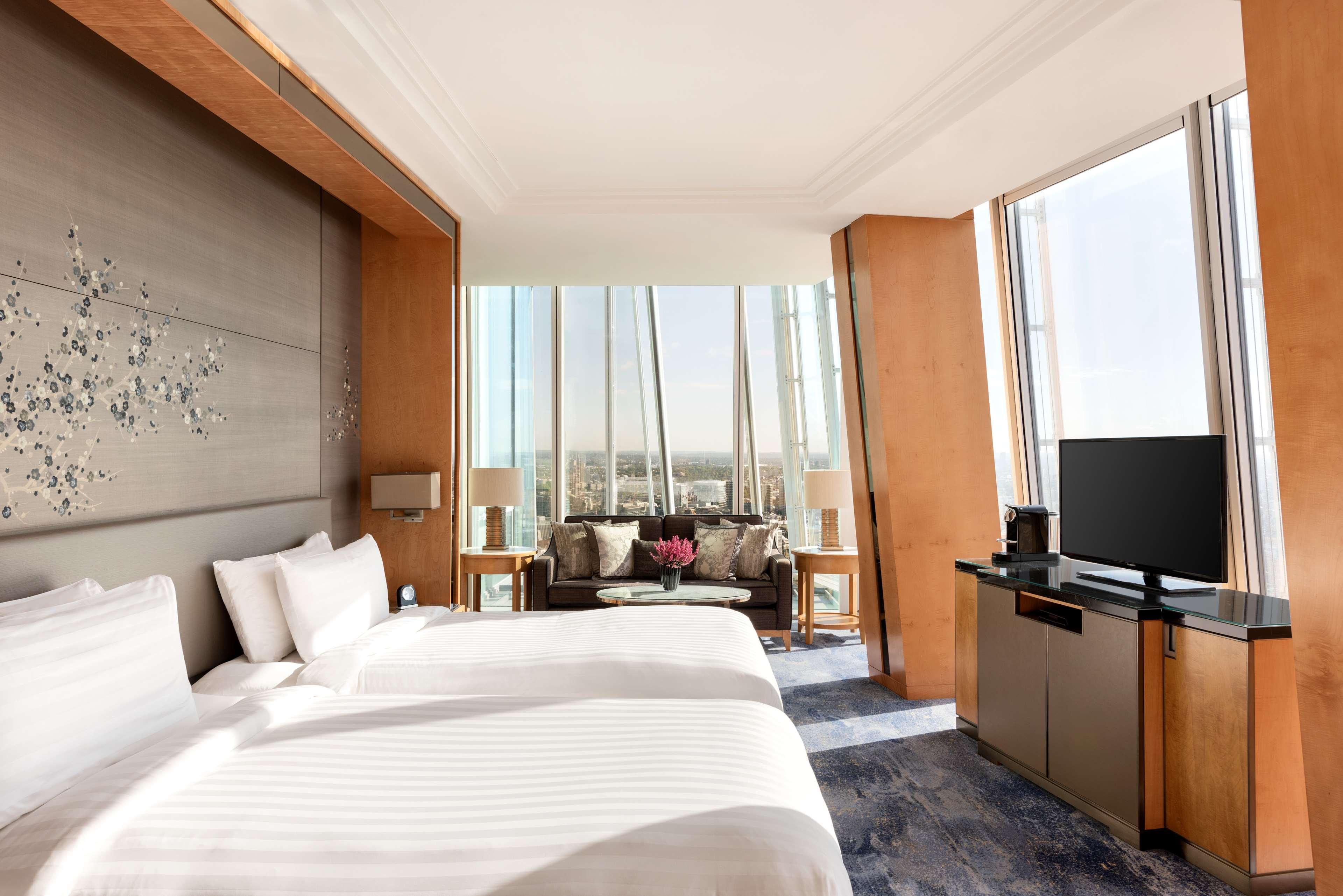 Shangri-La The Shard, London Exterior photo Deluxe Suite