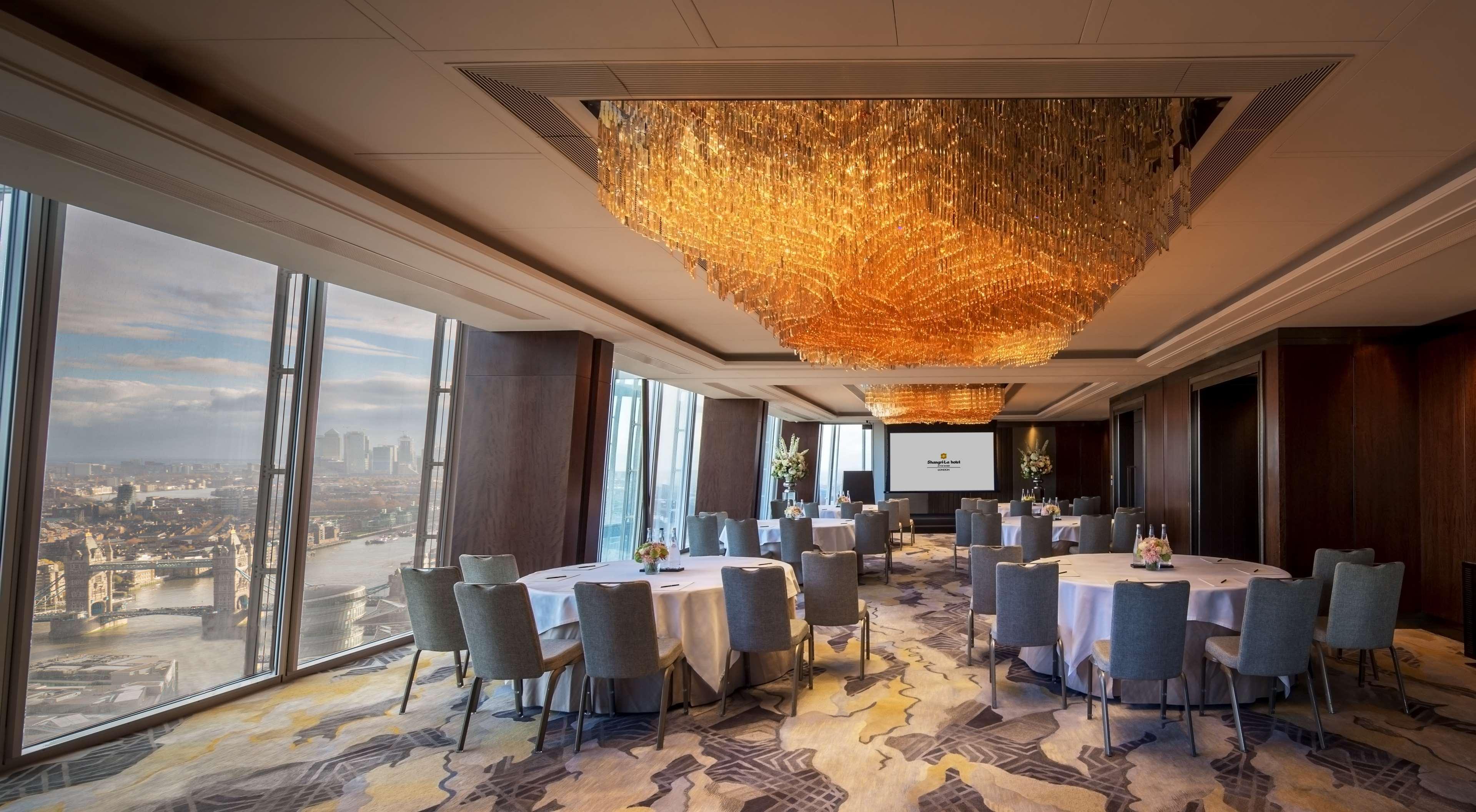 Shangri-La The Shard, London Exterior photo The meeting room at The Shard