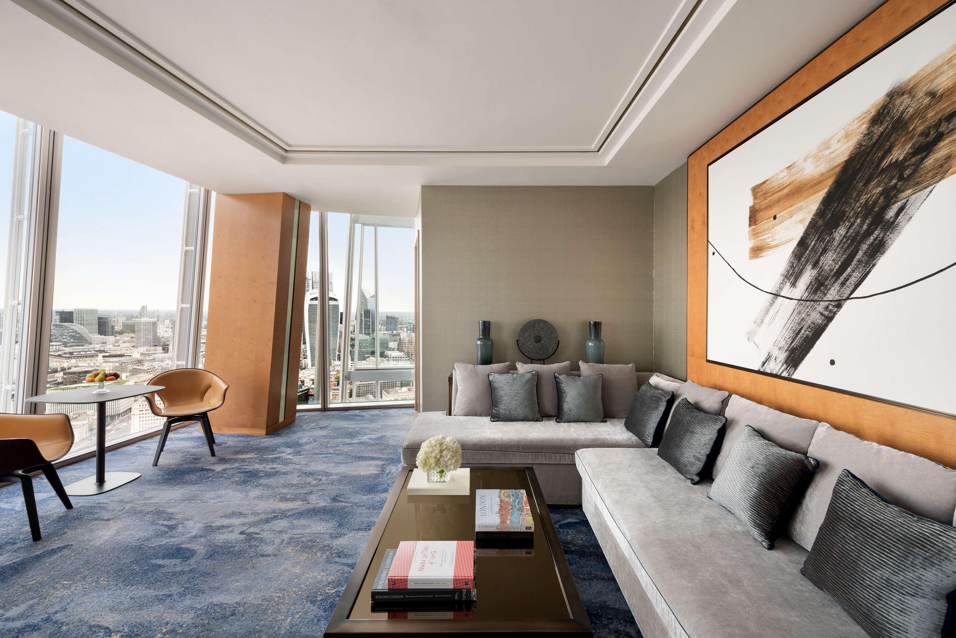 Shangri-La The Shard, London Exterior photo The living room of a Sky Residence