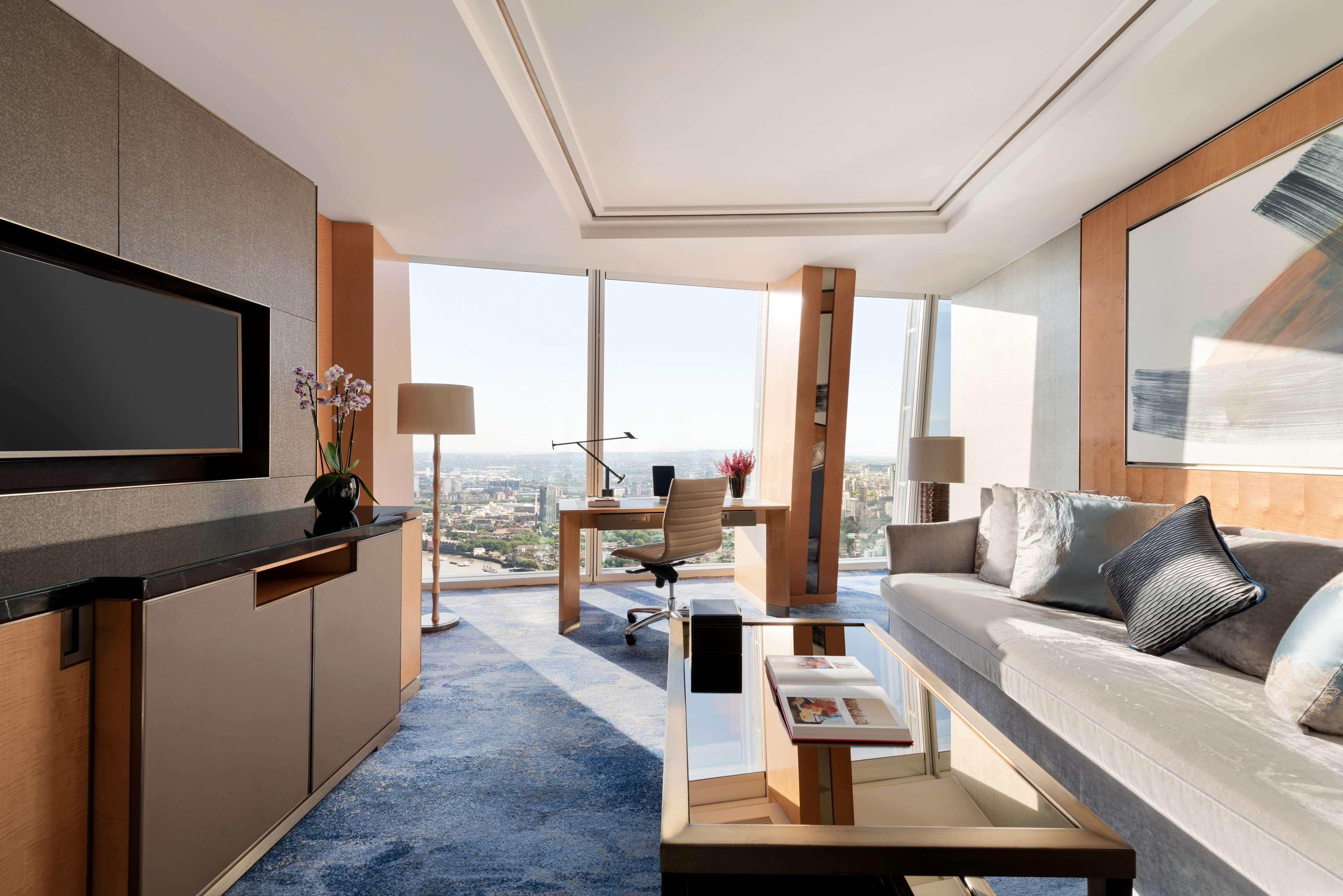 Shangri-La The Shard, London Exterior photo A suite at the hotel