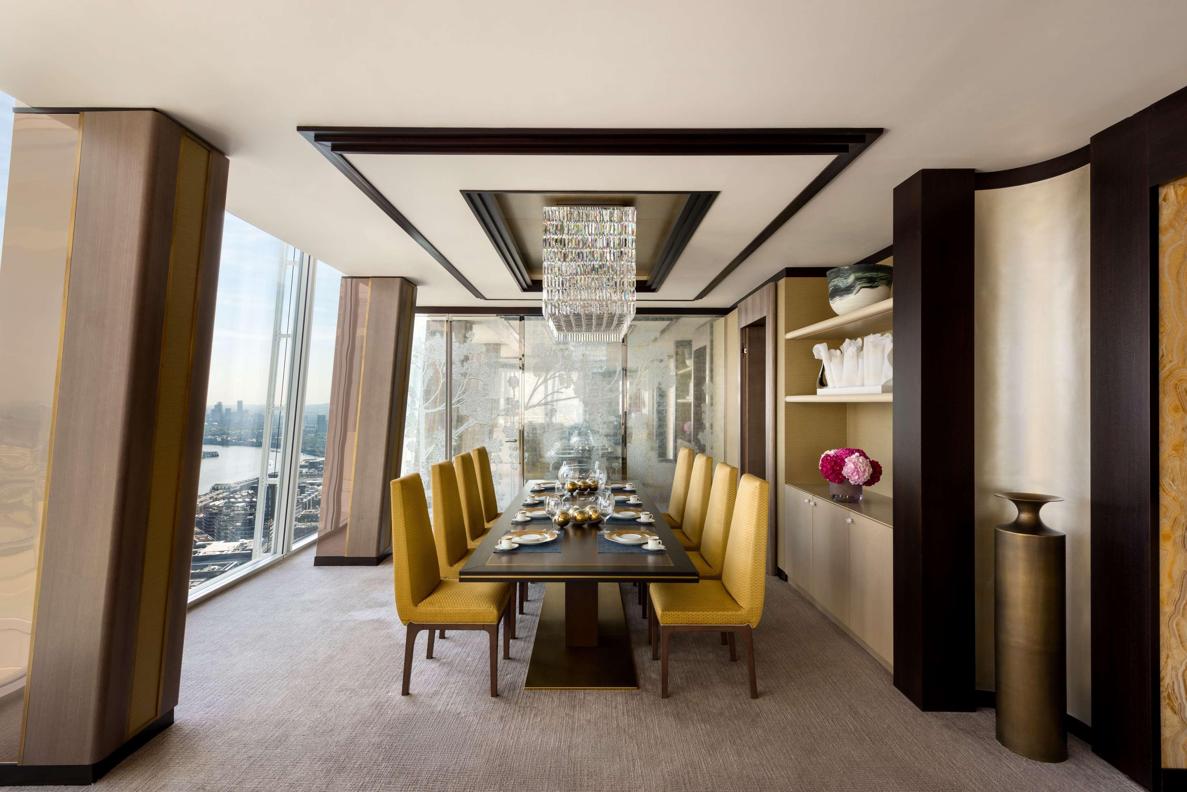 Shangri-La The Shard, London Exterior photo The dining room