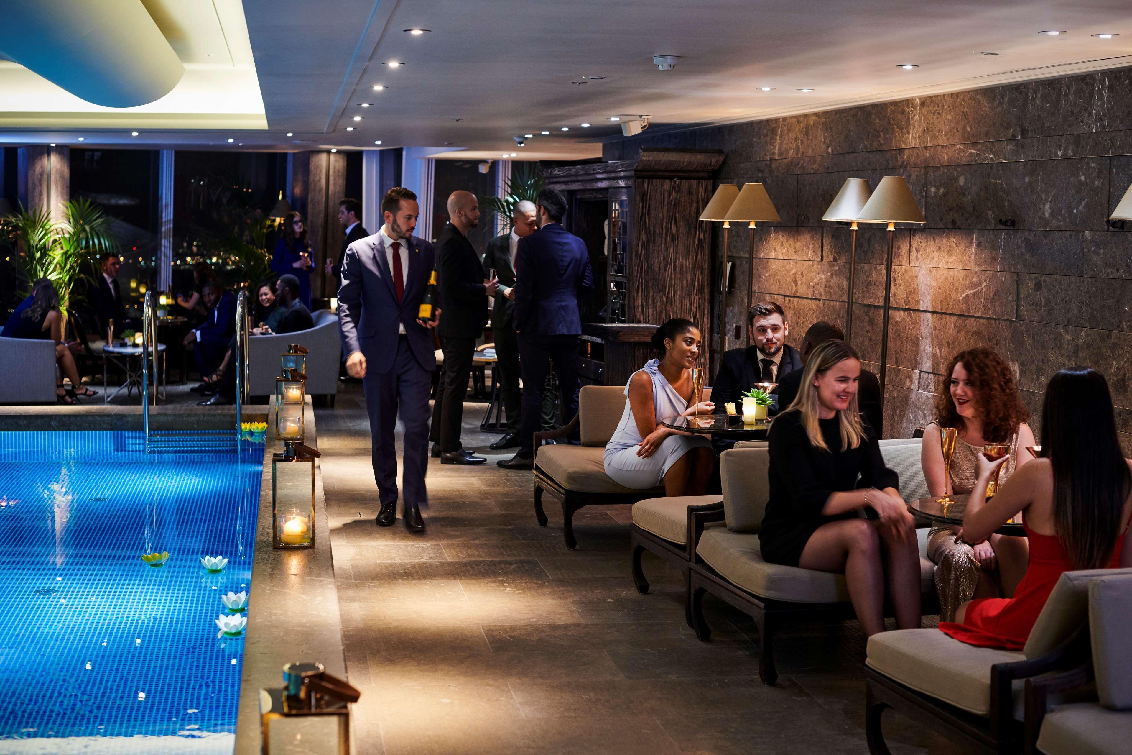 Shangri-La The Shard, London Exterior photo The Pool Bar