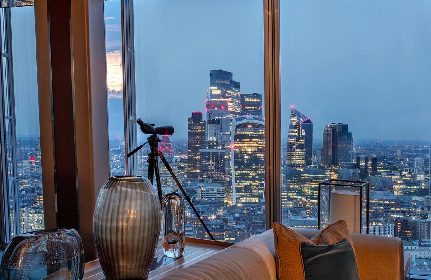 Shangri-La The Shard, London Exterior photo View from a penthouse apartment