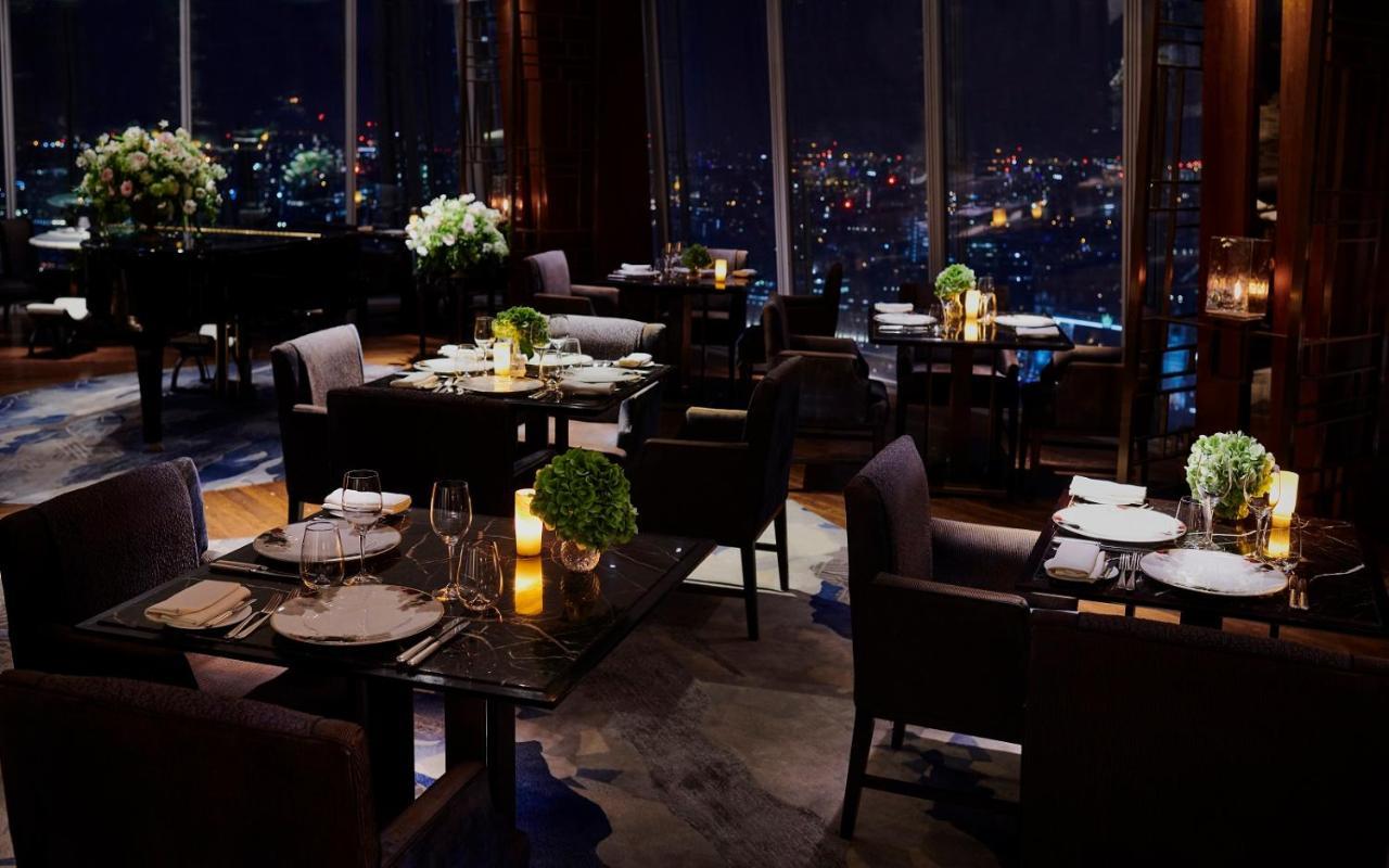 Shangri-La The Shard, London Exterior photo The restaurant at night