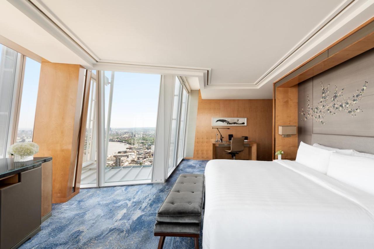 Shangri-La The Shard, London Exterior photo A bedroom at the hotel